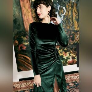 Rihoas Green Velvet Midi Dress sz. Medium NWT